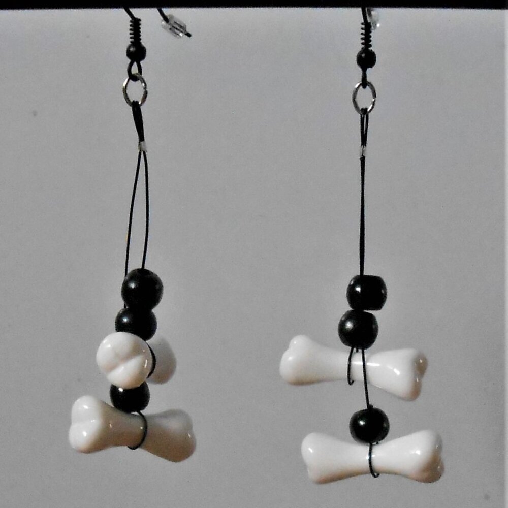 No910 Handmade earrings with acrylic bones and beads